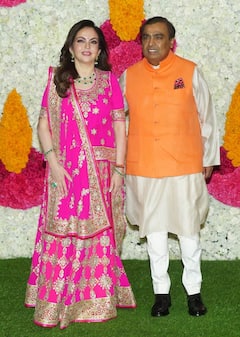 Ambani Family Tree: घर के स्तम्भ धीरूभाई अंबानी से लेकर छोटे बेटे अनंत तक, जानें कितना बड़ा है अंबानी परिवार?