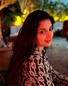 Meera Jasmine Photos : நிலவொளியில் ஜொலிக்கும் நடிகை மீரா ஜாஸ்மினின் பளிச் க்ளிக்ஸ் இங்கே!