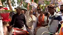 Rahul Gandhi: সংসদে কামব্যাক রাহুলে, মল্লিকার্জুনকে লাড্ডু খাওয়ালেন অধীর, বর্ণময় উচ্ছ্বাসের ছবি