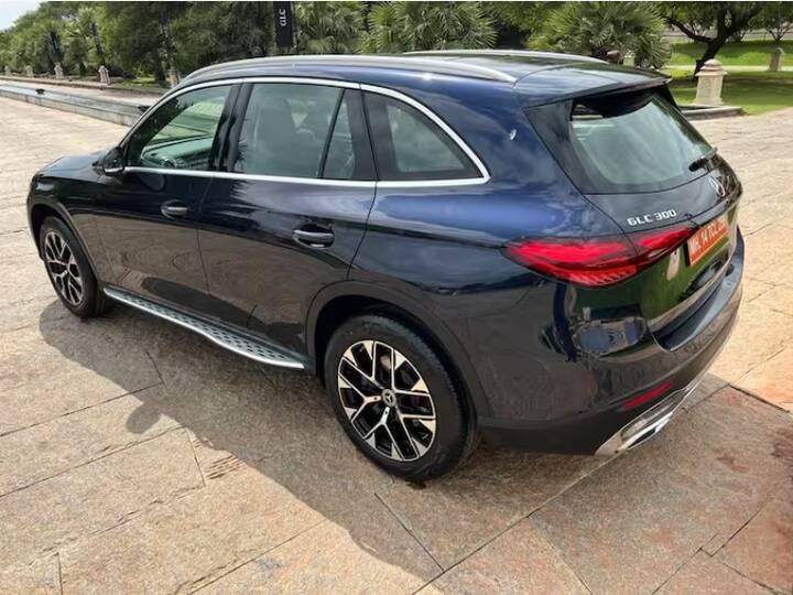 ਨਵੀਂ ਪੀੜ੍ਹੀ ਦੇ GLC ਦੀ ਲੰਬਾਈ 60 mm ਤੋਂ ਵਧਾ ਕੇ 4716 mm ਕੀਤੀ ਗਈ ਹੈ, ਨਾਲ ਹੀ ਵ੍ਹੀਲਬੇਸ ਨੂੰ ਵੀ 15 mm ਤੱਕ ਵਧਾ ਦਿੱਤਾ ਗਿਆ ਹੈ। ਭਾਰਤੀ ਸੜਕਾਂ ਨੂੰ ਦੇਖਦੇ ਹੋਏ ਗਰਾਊਂਡ ਕਲੀਅਰੈਂਸ ਵੀ 20 ਮਿਲੀਮੀਟਰ ਵਧ ਗਈ ਹੈ। ਇਸ ਵਿੱਚ ਨਵੇਂ 19-ਇੰਚ ਦੇ 5-ਸਪੋਕ ਅਲਾਏ ਵ੍ਹੀਲ ਵੀ ਦਿੱਤੇ ਗਏ ਹਨ।