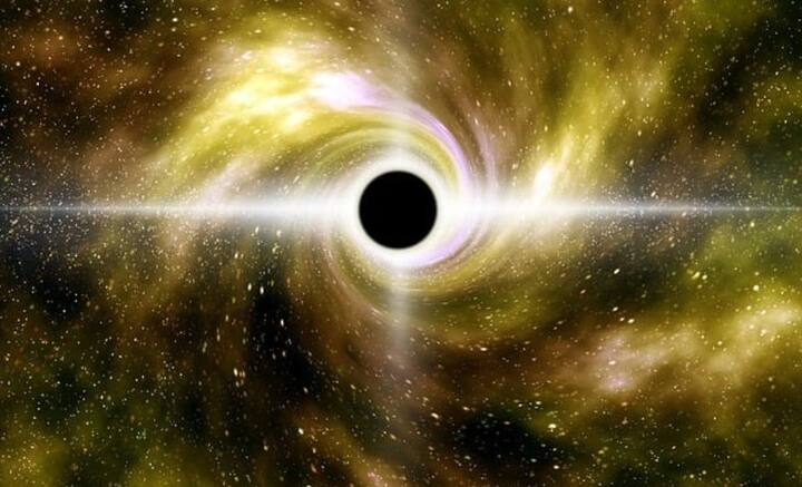 ইউনিভার্সিটি অফ রোড আইল্যান্ডের কৃষ্ণগহ্বর নিয়ে কাজ করা পদার্থবিদ গৌরব খন্নার মতে, খুব কাছ এসে পড়ে যে সমস্ত বস্তু, সেগুলিকেই গিলে খায় কৃষ্ণগহ্বর। যে সমস্ত বস্তু তাদের দিগন্তে প্রবেশ করে, শুধুমাত্র সেগুলিকেই গ্রাস করতে পারে।