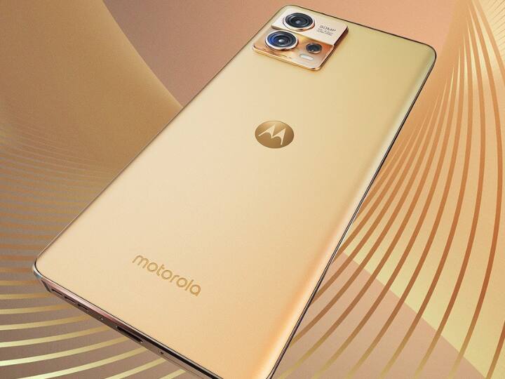 Motorola Edge 30 Ultra: इस फोन को 59,999 रुपये में लॉन्च किया गया था लेकिन अब ये बिक्री के लिए 49,999 रुपये में उपलब्ध है. फोन में 6.7 इंच की pOLED डिस्प्ले 144hz के रिफ्रेश रेट के साथ,स्नैपड्रैगन 8+ जेन 1 चिपसेट, 125 वॉट की फास्ट चार्जिंग और 200MP का प्राइमरी कैमरा मिलता है. स्मार्टफोन के साथ कंपनी 4 साल तक सिक्योरिटी अपडेट और 3 साल तक OS अपडेट देती है.