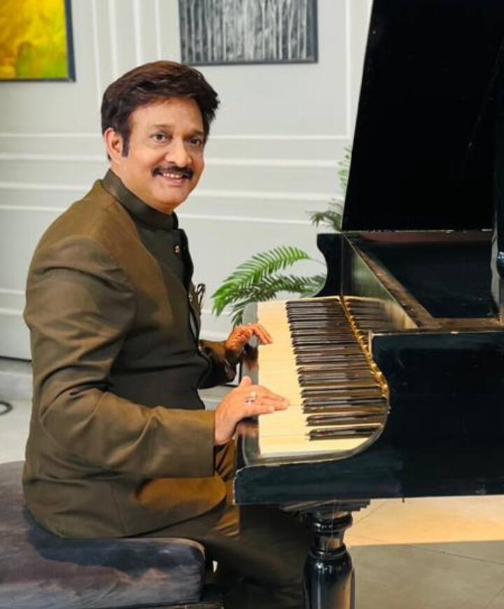 हेमंत ने कहा कि ये एक खूबसूरत फिल्म है.इसकी कहानी खूबसूरत है. इसे सभी को देखना चाहिए. बात करें हेमंत के वर्क फ्रंट की तो ओएमजी 2 के अलावा सुष्मिता सेन के साथ 'ताली' में भी नजर आने वाले हैं.