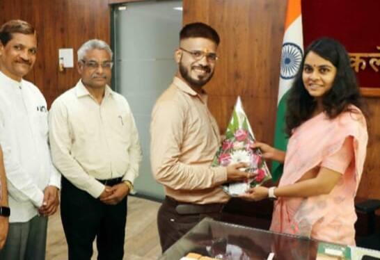 MP News: खुद को नरसिंहपुर कलेक्टर बताता रहा शख्स, अमित शाह के साथ नकली फोटो भी की शेयर, ऐसे पकड़ा गया फर्जी IAS