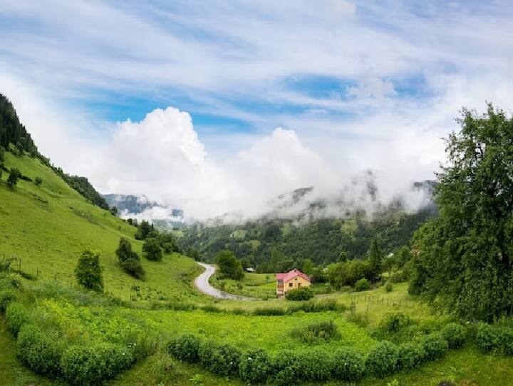 इस पैकेज में अकेले यात्रा करने पर आपको 44,900 रुपये, दो लोगों को 33,370 रुपये और तीन लोगों को 30,930 रुपये प्रति व्यक्ति के हिसाब से शुल्क देना होगा.