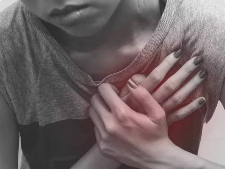 a hole in the heart is a congenital septal defect in the structure of the heart Heart Problems: ਦਿਲ 'ਚ ਸੁਰਾਖ਼ ਹੋਣ 'ਤੇ ਦਿਸਣ ਲੱਗ ਜਾਂਦੇ ਨੇ ਇਹ ਖ਼ਤਰਨਾਕ ਲੱਛਣ, ਜਾਣੋ ਕਾਰਨ ਅਤੇ ਬਚਾਅ