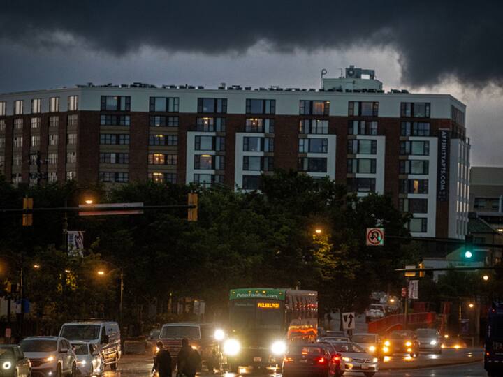 Tornado watches and warnings posted across 10 states from Tennessee to New York. (Image Source: Getty)