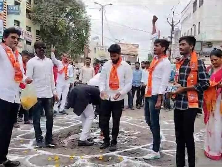 मात्र, काही दिवसापासून या रस्त्यावर मोठे खड्डे पडले असल्याने अपघाताचे प्रमाण वाढला असून, यामध्ये अनेकांचे जीव गेले आहेत.