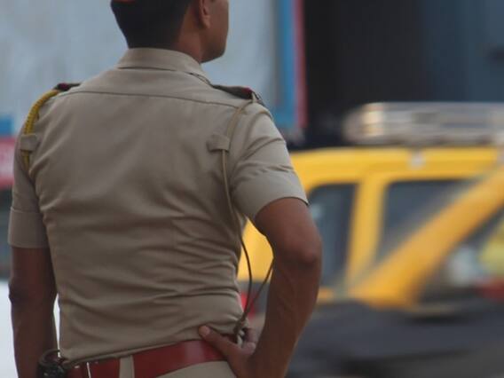 Hate Speech: मुसलमानों और ईसाइयों के खिलाफ पुलिस इंस्पेक्टर ने की अपमानजनक टिप्पणी, सस्पेंड Hate Speech: मुसलमानों और ईसाइयों के खिलाफ पुलिस इंस्पेक्टर ने की अपमानजनक टिप्पणी, सस्पेंड