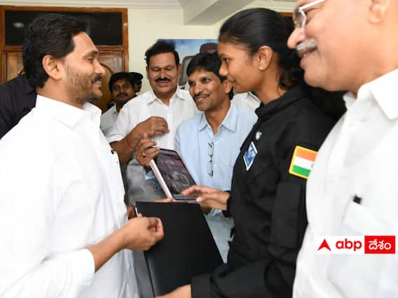 CM Jagan : అమెరికాలో పైలట్ శిక్షణకు సాయం - పాలకొల్లు యువతికి సీఎం జగన్ వరం ! CM Jagan : అమెరికాలో పైలట్ శిక్షణకు సాయం - పాలకొల్లు యువతికి సీఎం జగన్ వరం !