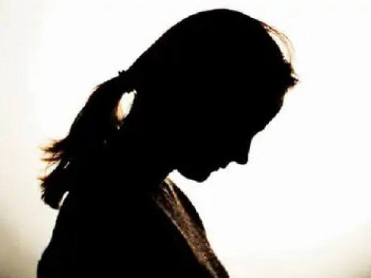 Surat: rape case file against accused during a young girl in surat katargam area, accused go away Surat: શૌચાલય જતી સગીરાનો યુવકે ગેરલાભ ઉઠાવ્યો, દુ્ષ્કર્મ આચરતો હતો ને અન્ય યુવતી જોઇ, પછી.....