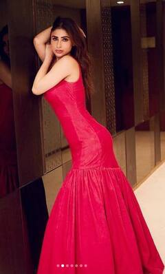 Mouni Roy: ਫਿਸ਼ਟੇਲ ਗਾਊਨ 'ਚ ਮੌਨੀ ਰਾਏ ਨੇ ਦਿੱਤਾ ਕਿਲਰ ਪੋਜ਼, ਦਿਖਾਇਆ ਸਿਜ਼ਲਿੰਗ ਲੁੱਕ