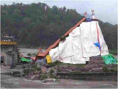 उत्तराखंड: सरकार की उदासीनता की मार झेल रहा गर्जिया माता मंदिर, तिरपाल से ढकने को मजबूर मंदिर प्रशासन