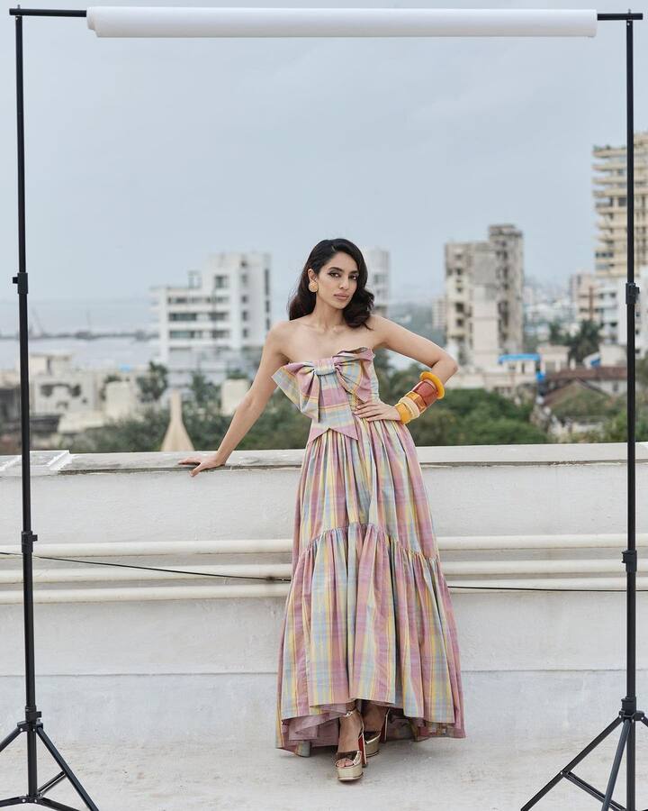 Sobhita also wore large bangles in one hand and accessorised with a pair of stud earrings