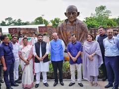 संसद में दिल्ली सेवा बिल पास होने के बाद पहली बार कार्यक्रम में साथ दिखे LG और सीएम केजरीवाल, क्या कुछ बोले?