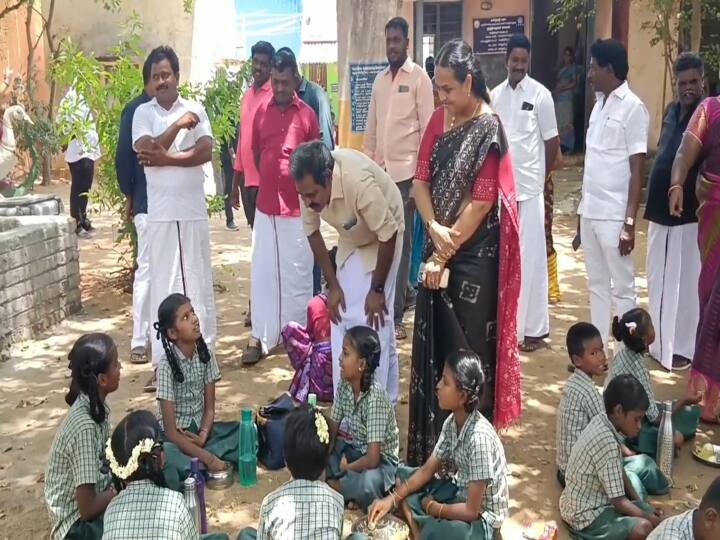 kanchipuram mla Ehilarasan advised the boys and girls who were having lunch at the school to sit and taste the food and eat eggs TNN காஞ்சிபுரம்: ஒழுங்கா முட்டை சாப்பிடணும் சரியா..! மாணவர்களுக்கு அட்வைஸ் செய்த காஞ்சி எம்.எல்.ஏ..!