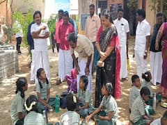 ஒழுங்கா முட்டை சாப்பிடணும் சரியா..! மாணவர்களுக்கு அட்வைஸ் செய்த காஞ்சி எம்.எல்.ஏ..!