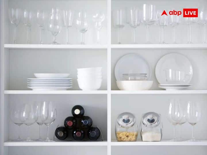 कांच का सामान: मंगलवार के दिन कांच या शीशे का सामान खरीदने से बचना चाहिए. मान्यता है कि, मंगलवार के दिन कांच का सामान खरीदने से हनुमान जी रुष्ट होते हैं और आपको आर्थिक समस्याओं का सामना करना पड़ता है.