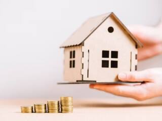 Home Loan: RBI की बैठक से पहले ही HDFC बैंक ने ग्राहकों को दिया झटका, अब और महंगा हुआ होम लोन