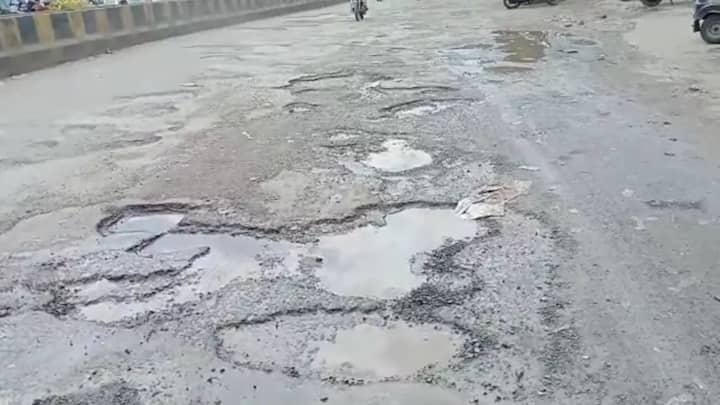 मोंढा आणि एमआयडीसी भागात जाणारे अवजड वाहनं याच रस्त्यावरून प्रवास करतात त्यामुळे नागरिकांना आणि शाळकरी मुलांना त्याचा त्रास सहन करावा लागत आहे.