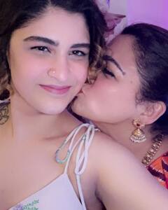 Kushboo with her Daughters :కుష్బూ కూతుర్లను చూస్తే అవాక్కవుతారు