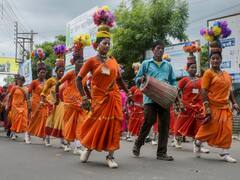 विश्व आदिवासी दिवस आज, जानें अनुसूचित जनजातियों की साक्षरता और बेरोजगारी दर क्या है?