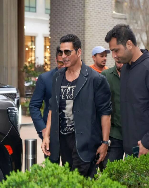 आज अक्षय कुमार बॉलीवुड इंडस्ट्री के सुपरस्टार हैं. गोविंदा और अक्षय कुमार ने फिल्म भागम भाग में भी साथ काम किया था. दोनों की जोड़ी, उनकी राइमिंग-टाइमिंग और कैमेस्ट्री इस फिल्म में कमाल थी.