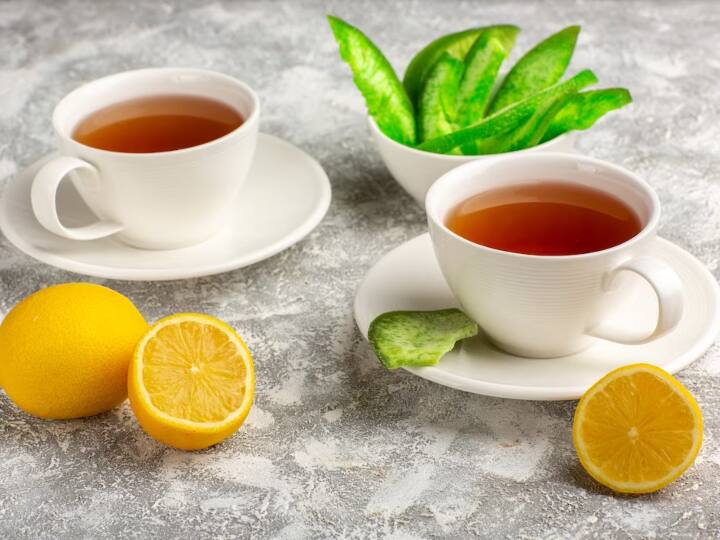 नींबू और चाय की पत्तियों दोनों में एंटीऑक्सीडेंट पाया जाता है. यही कारण है कि अक्सर लोग अपनी चाय में थोड़ा सा नींबू का रस मिला लेते हैं. लेकिन इसे पीने से नुक्सान भी होते हैं. आइए जानते हैं लेमन टी के क्या-क्या नुकसान हैं.