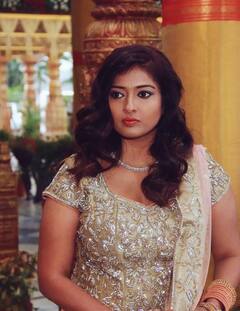 Gayathri Raguram : ரீல் மொட்டையா? ரியல் மொட்டையா? புது லுக்கை பகிர்ந்த காயத்ரி ரகுராம்!