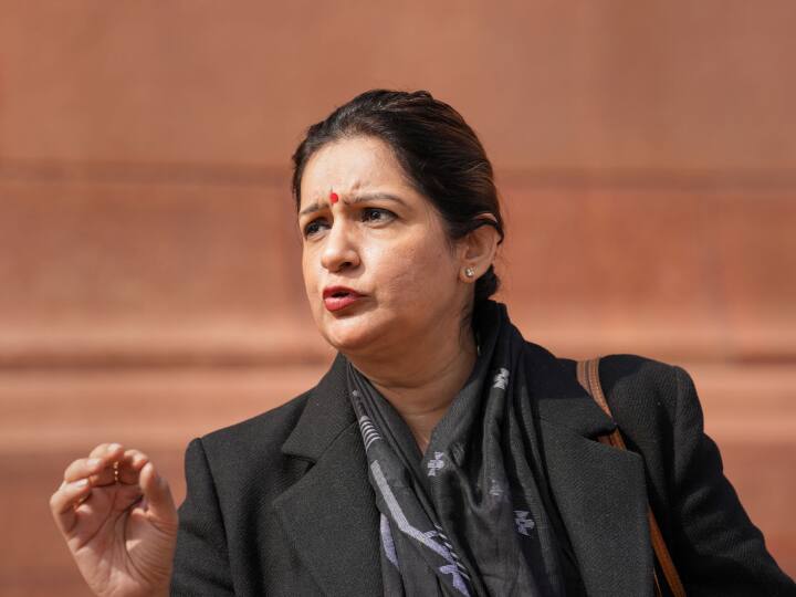 No Confidence Motion: मणिपुर मुद्दे पर प्रियंका चतुर्वेदी ने BJP को घेरा, प्रधानमंत्री नरेंद्र मोदी से पूछे ये सवाल Shiv Sena UBT MP Priyanka Chaturvedi target PM Modi on Manipur Haryana Nuh Violence No Confidence Motion No Confidence Motion: मणिपुर मुद्दे पर प्रियंका चतुर्वेदी ने BJP को घेरा, प्रधानमंत्री नरेंद्र मोदी से पूछे ये सवाल