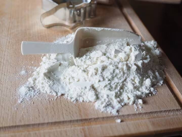 maida side effects why fine flour is called white poison Maida Side Effects: મેંદાને બનાવવા માટેની પ્રોસેસ જાણીને દંગ રહી જશો, આ કારણે છે સ્વાસ્થ્ય માટે ખતરનાક