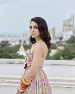 Sobhita Dhulipala Photos: ఫొటో షూట్స్ జోరుపెంచిన శోభితా ధూళిపాళ