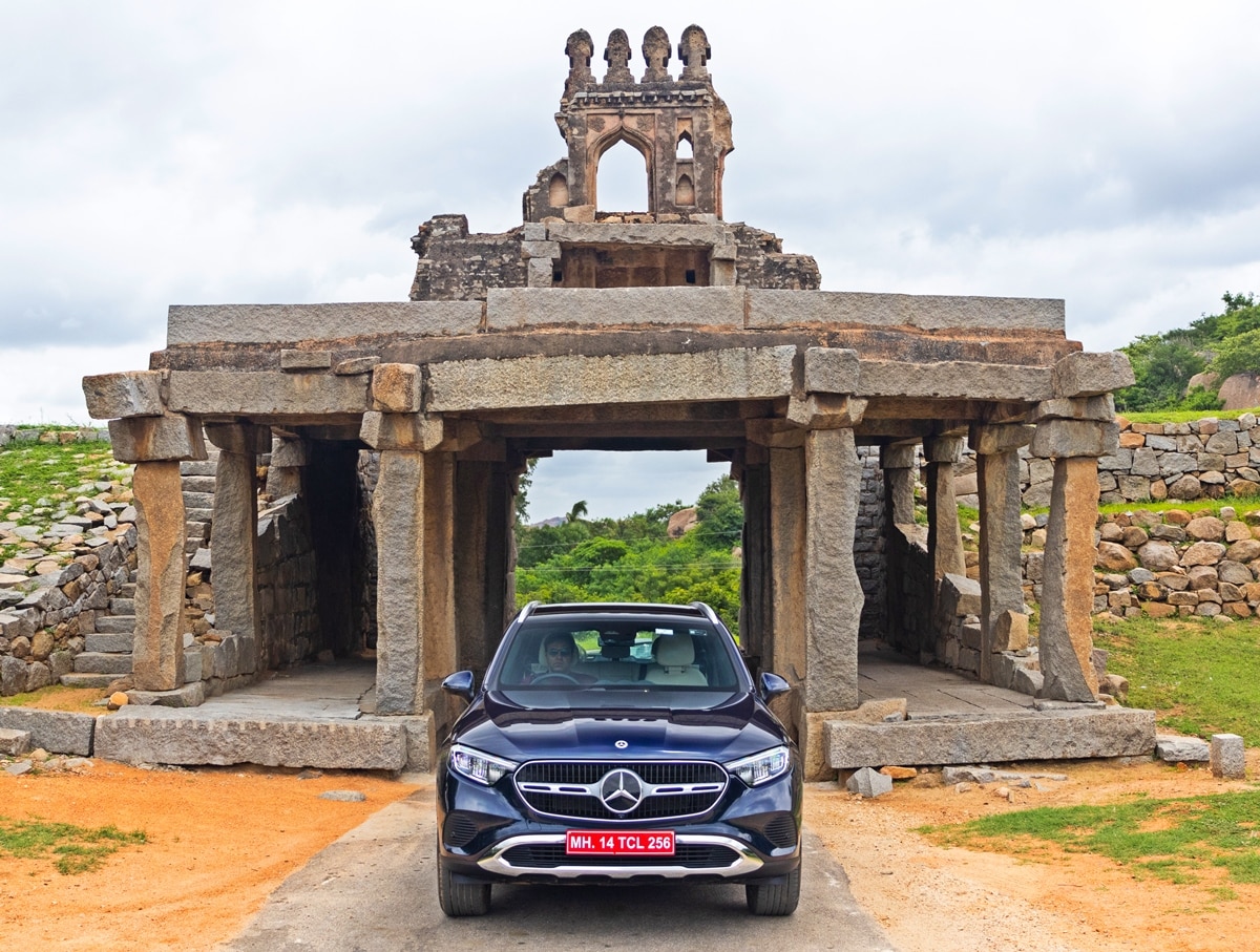 Mercedes-Benz GLC 300 Petrol रिव्यू, जान लीजिये कितनी लग्जरी है ये 'लग्जरी कार