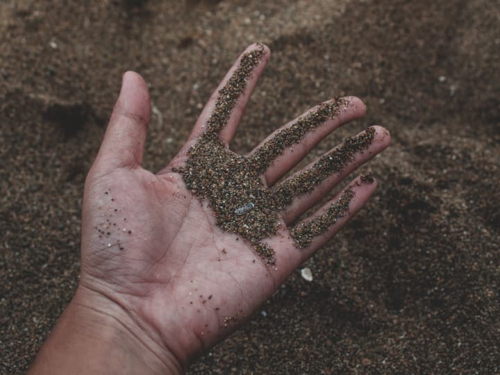 How Many Types Of Soil Are Found IN India Alluvial Soils Black or Regur Soils Agriculture भारत में कुछ दूरी पर बदल जाती है मिट्टी... जानिए किसे मानते हैं सबसे ज्यादा उपजाऊ?