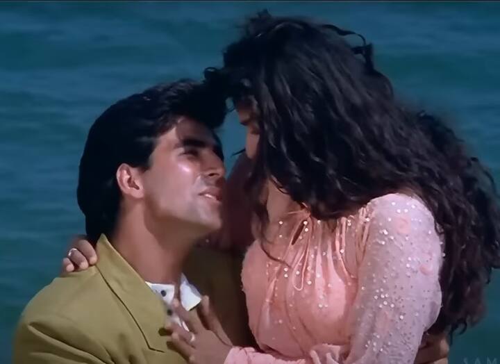 'तब मैंने सोचा कि ऊपरवाले ने मुझे सब दिया है. हाथ पैर सही सलामत हैं मैं कुछ और कर लूंगी.जो उन्होंने किया वो उनके कर्म हैं.मैं अपना कर्म करूंगी और आज भगवान में मुझे दो खूबसूरत बच्चे दिए हैं.' ये सब बताते हुए रवीना टंडन इमोश्नल हो गई थीं.