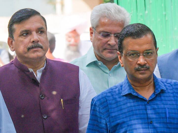 Arvind Kejriwal Sanjay Singh approach Gujarat High Court for stay on criminal defamation case Defamation Case: सीएम केजरीवाल, संजय सिंह ने खटखटाया हाई कोर्ट का दरवाजा, मानहानि केस की कार्यवाही पर रोक लगाने की अपील