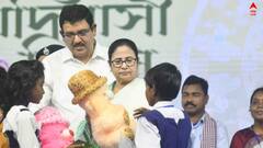 World Tribal Day 2023: আদিবাসী দিবসে অংশ নিলেন নাচে, নিজে হাতে মাদল বাজালেন মমতা