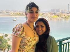 Kushboo with her Daughters :కుష్బూ కూతుర్లను చూస్తే అవాక్కవుతారు