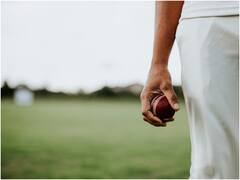 जिस लाल गेंद से क्रिकेटर खेलते हैं, उसके अंदर क्या भरा होता है? क्या आप जानते हैं सही जवाब?