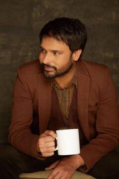 Amrinder Gill: ਭੰਗੜੇ 'ਚ ਪਿੱਛੇ ਡਾਂਸ ਕਰਨ ਵਾਲਾ ਲੜਕਾ ਕਿਵੇਂ ਬਣ ਗਿਆ ਪੰਜਾਬੀ ਇੰਡਸਟਰੀ ਦਾ ਟੌਪ ਗਾਇਕ ਅਮਰਿੰਦਰ ਗਿੱਲ