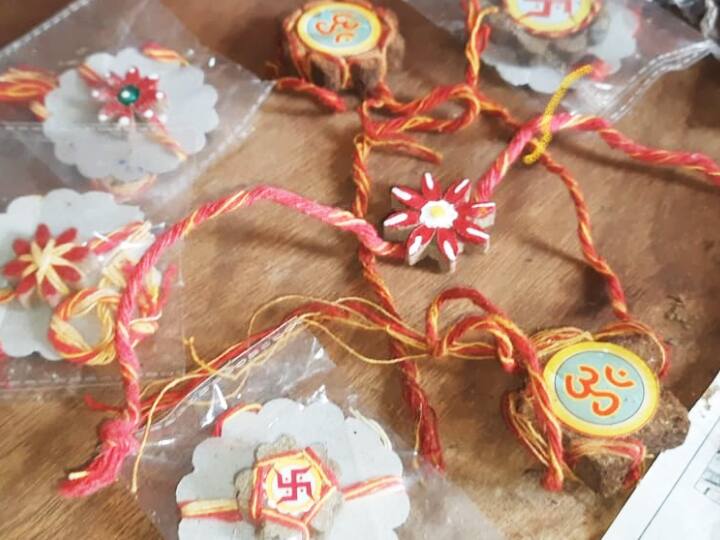 Raksha Bandhan 2023: बिहार में देसी गाय के गोबर से बनी राखियां मचाएंगी धूम, 30 या 31 अगस्त किस दिन रहेगा शुभ? जानें Raksha Bandhan 2023 Rakhis Made of desi cow dung in Aurangabad Bihar Know Rakhi Date 30 or August and Shubh Muhurat ann Raksha Bandhan 2023: बिहार में देसी गाय के गोबर से बनी राखियां मचाएंगी धूम, 30 या 31 अगस्त किस दिन रहेगा शुभ? जानें