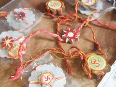 बिहार में देसी गाय के गोबर से बनी राखियां मचाएंगी धूम, 30 या 31 अगस्त किस दिन रहेगा शुभ? जानें