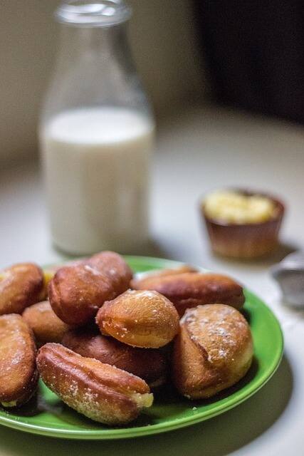 স্বাস্থ্য এবং হজমে সহায়তা করার জন্য প্রোবায়োটিক সমৃদ্ধ খাবার যেমন দই বা বাটার মিল্ক খেতে পারেন।