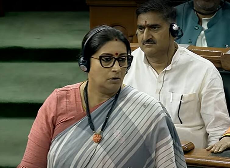 Smriti irani reactions on rahul gandhi Monsoon Parliament Session manipur violence Monsoon Parliament Session: 'ਅਸ਼ਲੀਲ ਲੱਛਣ ਦੇ ਦਰਸ਼ਨ', ਸਮ੍ਰਿਤੀ ਨੇ ਸੰਸਦ 'ਚ ਫਲਾਇੰਗ ਕਿੱਸ ਨੂੰ ਲੈ ਕੇ ਰਾਹੁਲ 'ਤੇ ਸਾਧਿਆ ਨਿਸ਼ਾਨਾ