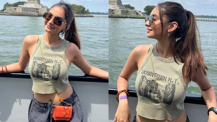 Anushka Sen Pics: ਟੀਵੀ ਅਦਾਕਾਰਾ ਅਨੁਸ਼ਕਾ ਸੇਨ ਇਨ੍ਹੀਂ ਦਿਨੀਂ ਨਿਊਯਾਰਕ ਵਿੱਚ ਆਪਣੇ ਮਾਤਾ-ਪਿਤਾ ਨਾਲ ਕੁਆਲਿਟੀ ਟਾਈਮ ਬਤੀਤ ਕਰ ਰਹੀ ਹੈ। ਇਨ੍ਹਾਂ ਤਸਵੀਰਾਂ 'ਚ ਅਦਾਕਾਰਾ ਨਿਊਯਾਰਕ ਦੀਆਂ ਸੜਕਾਂ 'ਤੇ ਮਸਤੀ ਕਰਦੀ ਨਜ਼ਰ ਆ ਰਹੀ ਹੈ।