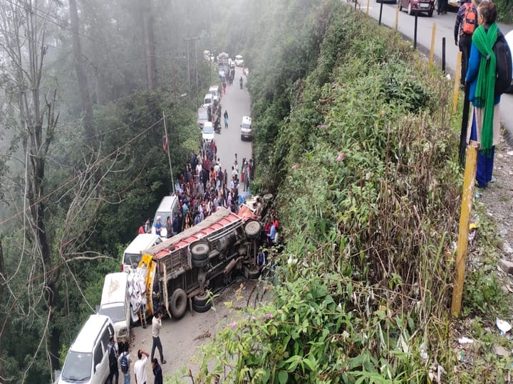 Road accident in Shimla during Apple season in Himachal Pradesh ann Shimla Accident: शिमला में ट्रक-पिकअप की जोरदार टक्कर, दो की मौत, अन्य दो घायल