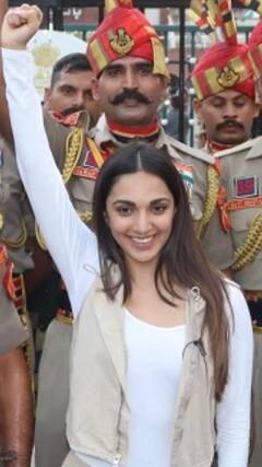 Kiara Advani अटारी-वाघा बॉर्डर पहुंची, झंडा लहराते हुए आईं नजर