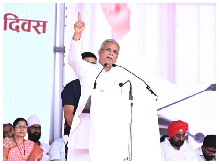 ON World Tribal Day 2023 Chief Minister Bhupesh Baghel tried to help tribal society, made big announcements in Bastar ann World Tribal Day 2023: चुनाव से पहले CM बघेल का आदिवासी समाज को साधने का प्रयास, 'विश्व आदिवासी दिवस' पर दी बड़ी सौगात