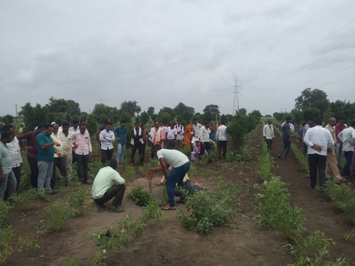 घटना घडलेली कळताच महसूल पोलीस आणि आरोग्य विभागाचे पथक घटनास्थळी पोहोचले असून सध्या जेसीबीने या खड्ड्याच्या शेजारी खोदकाम सुरू करण्यात आले आहे..