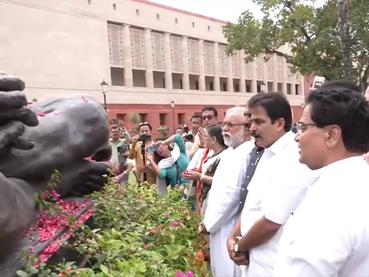 Quit India Movement Anniversary Parliament BJP MPs Demonstration Congress Reaction 'Quit India Movement Reminds Us Of Modi Govt': Congress As BJP MPs Hold Protest Over 'Dynastic Politics'